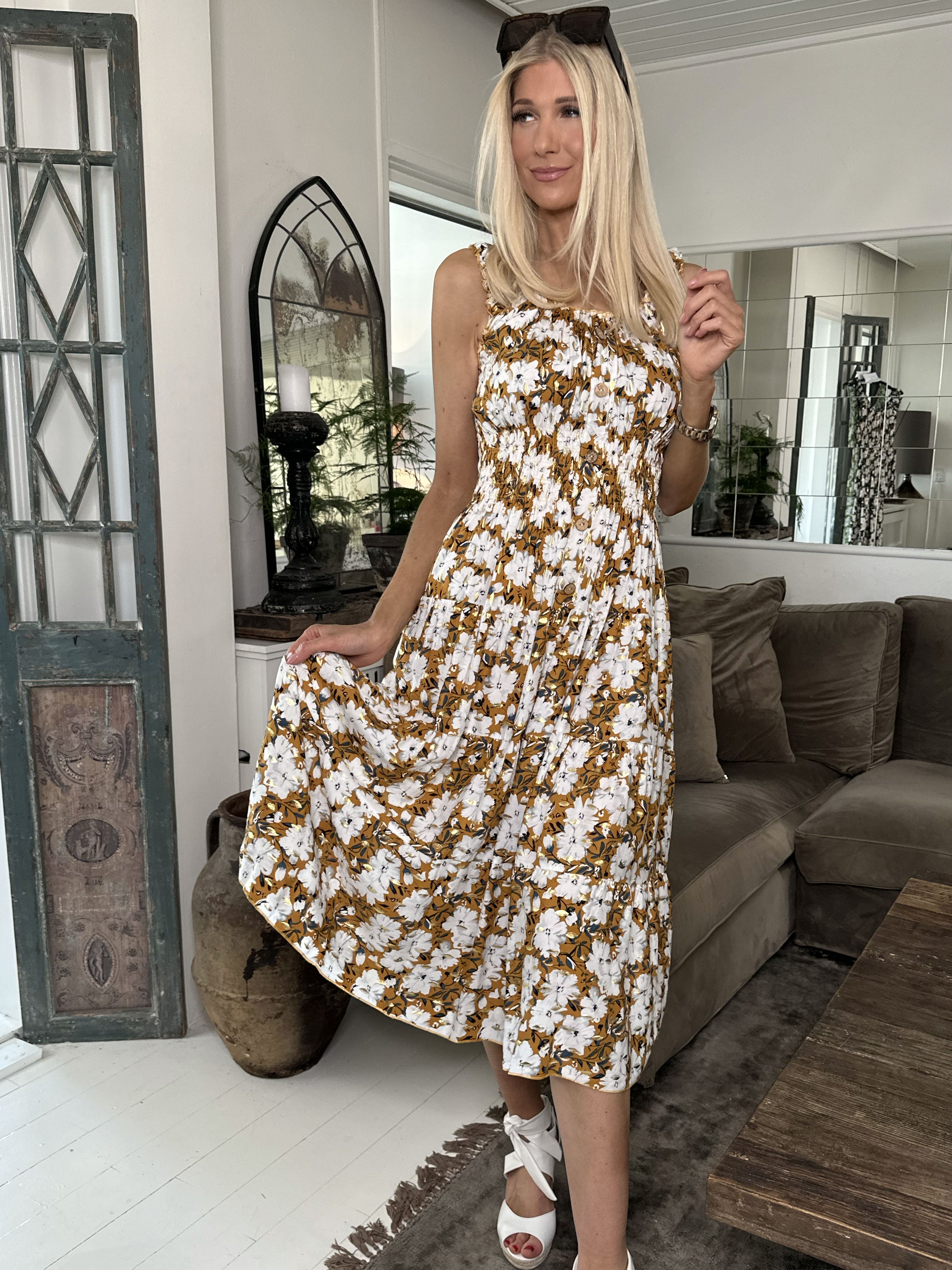 Alicia summer Short - Sød stropkjole med sommerblomster